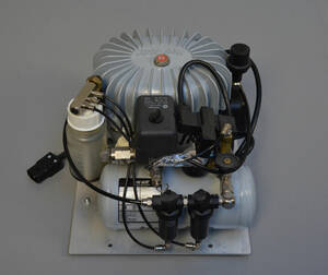 Jun-Air Oliesmurt kompressor model 3-1,5 - udstillingsmodel