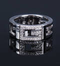 Gucci logo brillantring af 18 kt. hvidguld