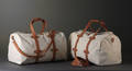 Mads Bruun Collection. To weekendtasker af lys canvas og naturfarvet læder 2