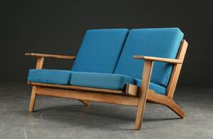 Hans J. Wegner. To-pers. sofa af eg, model GE-2902