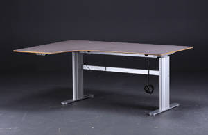 Joakim Lassen og Peter J. Lassen. Skrivebord for Montana DJOB