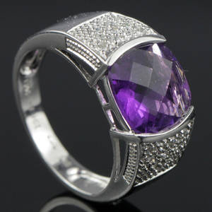 Ametyst og diamant ring.