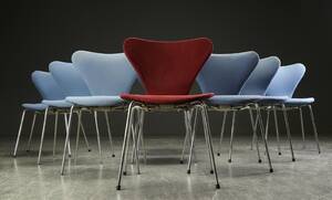 Arne Jacobsen. Otte 7er-stole model 3107 8