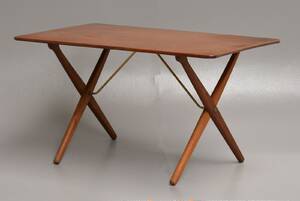 Hans J. Wegner. Sofabord, teak og eg, model AT308 