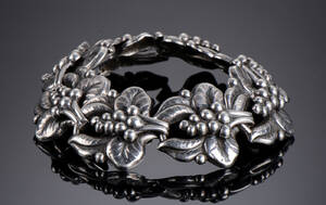 S. L. Jacobsen. Skønvirke sølvarmbånd