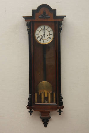 Regulator vægur i mahogni ca. år 1900.
