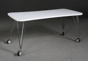 Italiensk design. Spisebord rullebord