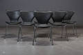 Arne Jacobsen. Et sæt på seks Syver stole med sort læder. 6