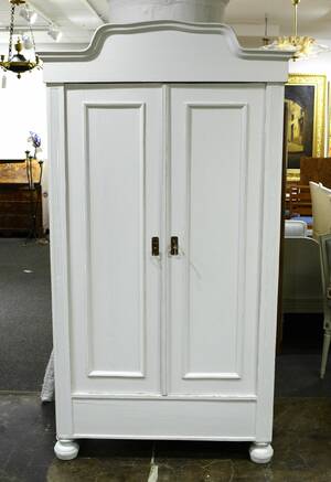 Klädskåp vitmålat