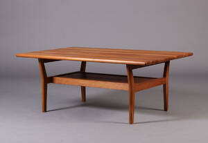 Dansk møbelproducent. Sofabord, massivt kirsebærtræ