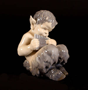 Royal Copenhagen. Faun med panfløjte, nr. 1736 