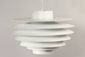 Svend Middelboe. Verona pendel, hvidlakeret aluminium