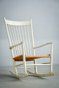 Hans J. Wegner. Gyngestol fra FDB, gråmalet stel m. flet, model J 16