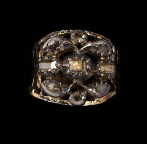 Ring rosenstenar broschnål orientpärlor