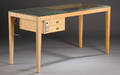 Hilton inventar. Skrivebord med skuffer - stor model