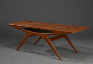 Johannes Andersen. Sofabord af teaktræ Smilet  