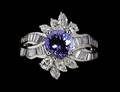Ring i 18 k vitguld diamanter och tanzanit