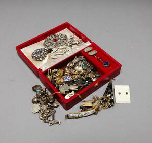 Manschettknappar broscher armband bl a i silver