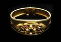 Armring i 18 k guld  emalj pärlor Malmö 1870