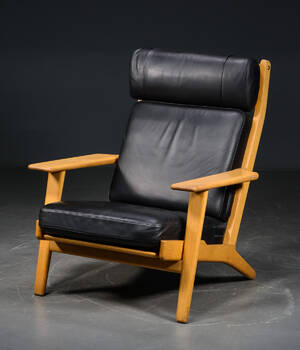 Hans J. Wegner. Lænestol model GE290A, sort læder