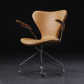 Arne Jacobsen 1902 - 1971. Kontorstol med armlæn, model 3217