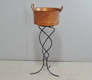 Piedestal, 1900-tal, smide, koppar, H 104, ø 43 cm.