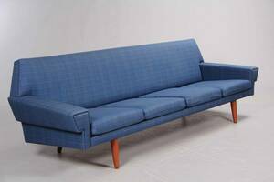 Ukendt møbeproducent. Fire pers. sofa med ben af teak 1960erne