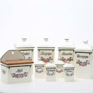 PARTI FÖRVARINGSBURKAR, porslin, nio delar.