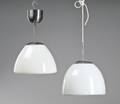Par pendler af opalglas. 2