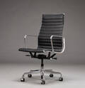  Charles Eames. Kontorstol model EA-337, Aluminum Group Executive chair, sort læder 