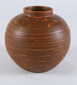 Herman A. Kähler. Vase af glaseret keramik