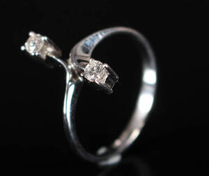 Hvidguldsring med brillanter, ca. 0.2 ct.