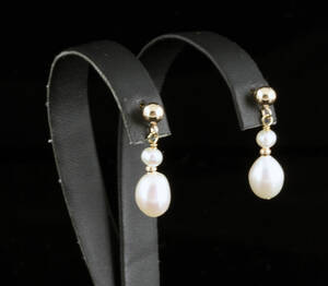 Fresh water pearl earrings in gold