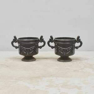 Trädgårdsurnor, Gjutjärn. Höjd 38