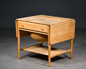 Hans J. Wegner. Sybord af egetræ, model AT-33 