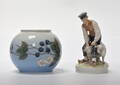 Royal Copenhagen. Figur og vase af porcelæn 2 Denne vare er sat til omsalg under nyt varenummer 4323356