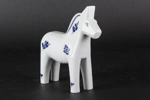Royal Copenhagen. Hest af porcelæn, Blå Blomst nr. 570 