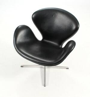 Arne Jacobsen. Svanen. Lænestol, model 3320 Denne vare er sat til omsalg under nyt varenummer 5112514