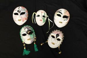 5 MÅLADE MASKER