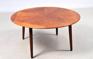 Dansk møbelproducent. Rundt bord i teak