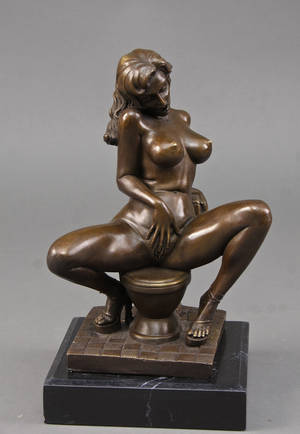 Bronzefigur forestillende kvinde i erotisk positur