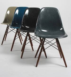 Charles Eames Sæt på fire skalstole, multifarvede 4