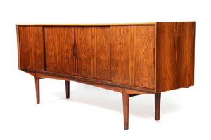 Dansk møbelproducent. Lav skænk i palisander.
