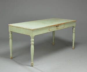 Spisebord af bemalet træ