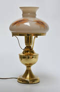 Bordlampe af messing, skærm af glas, 20. årh. Denne vare er sat til omsalg under nyt varenummer 4115566