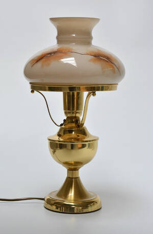 Bordlampe af messing, skærm af glas, 20. årh. Denne vare er sat til omsalg under nyt varenummer 4115566