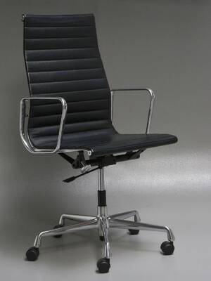 Charles Eames. Kontorstol, model EA-119 Full Leather 