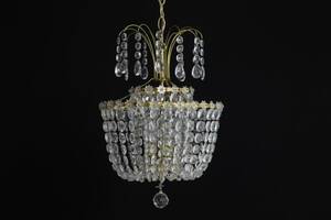 TAKLAMPA, metall, behängd med prismor, 1900-tal