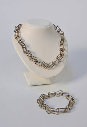 Halskæde og armlænke af sterlingsølv. 2 Denne vare er sat til omsalg under nyt varenummer 4115577