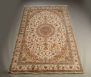 Orientalsk tæppe 276x180 cm Denne vare er sat til omsalg under nyt varenummer 4700455